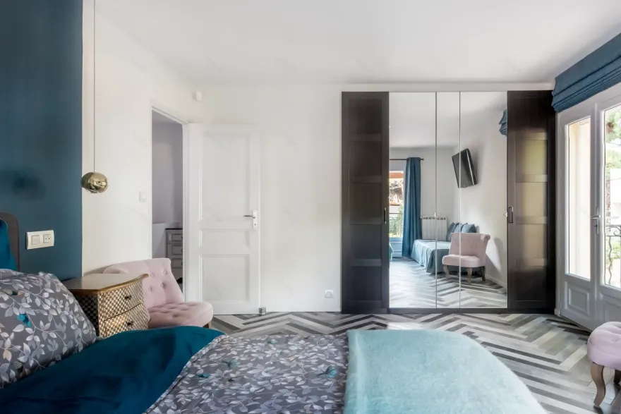 南法当代住宅 | 异国风情壁纸点亮现代设计-15