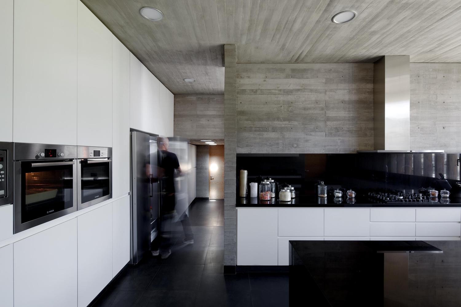 智利 PF House 丘陵景观中的宜居设计-33