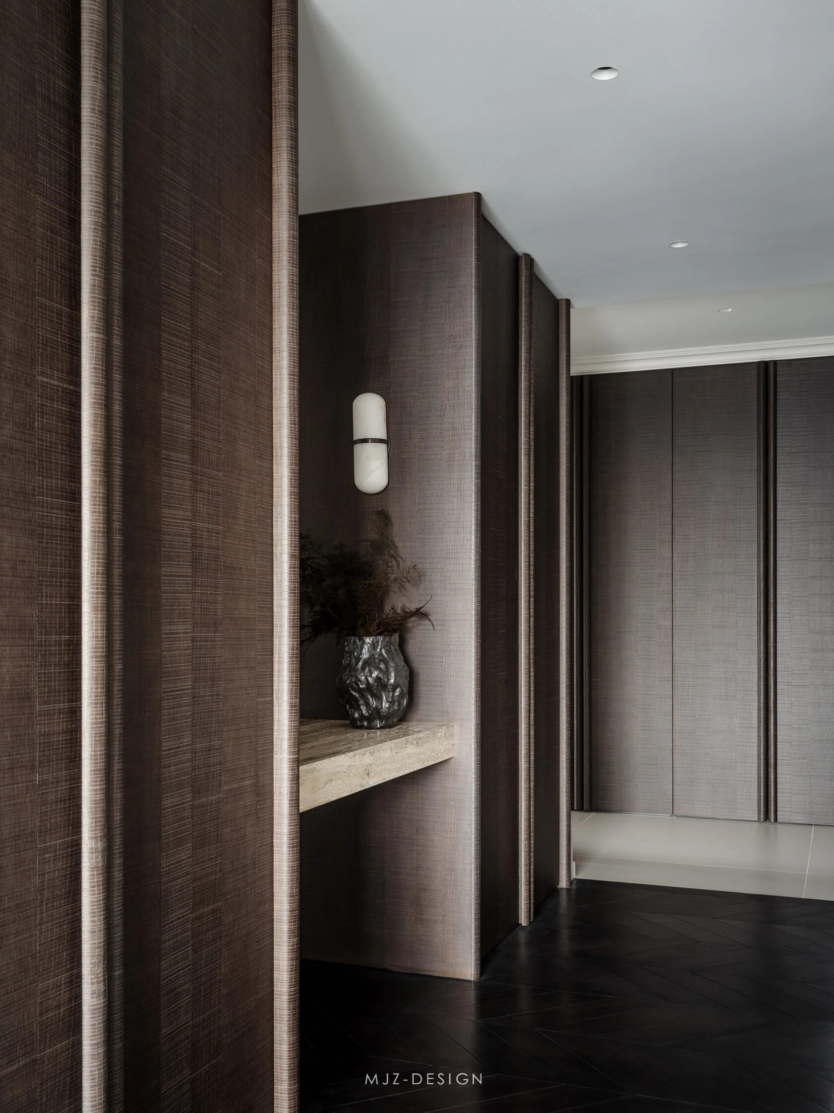 波克隆纳亚街 9 号，127 室（注：由于POKLONNAYA推测为俄语街道名，音译为波克隆纳亚街，127结合常见情况推测为房间号等，若实际情况不符，请提供更多背景信息） 丨俄罗斯莫斯科丨QUADRO ROOM-46