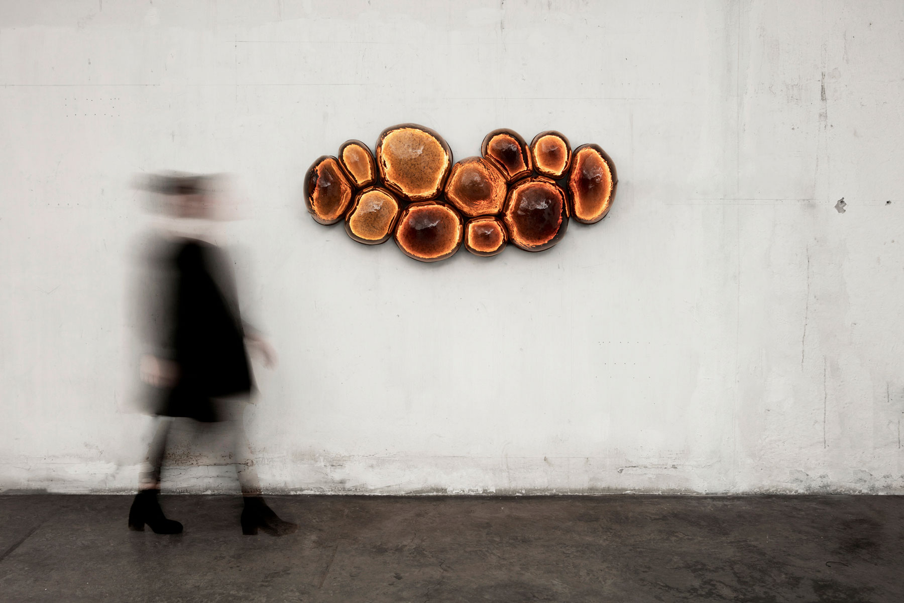 手工玻璃“金泡”灯饰,营造温暖琥珀色调空间-3