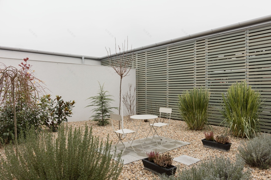 Kisvárosi átrium(不对称双拼中庭住宅)丨匈牙利丨Balog Ádám,Serfel Tamás-13