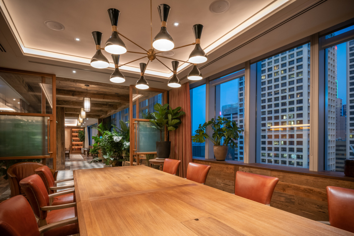 香港私募基金办公室 - 复古风情与金融气息的完美融合-10