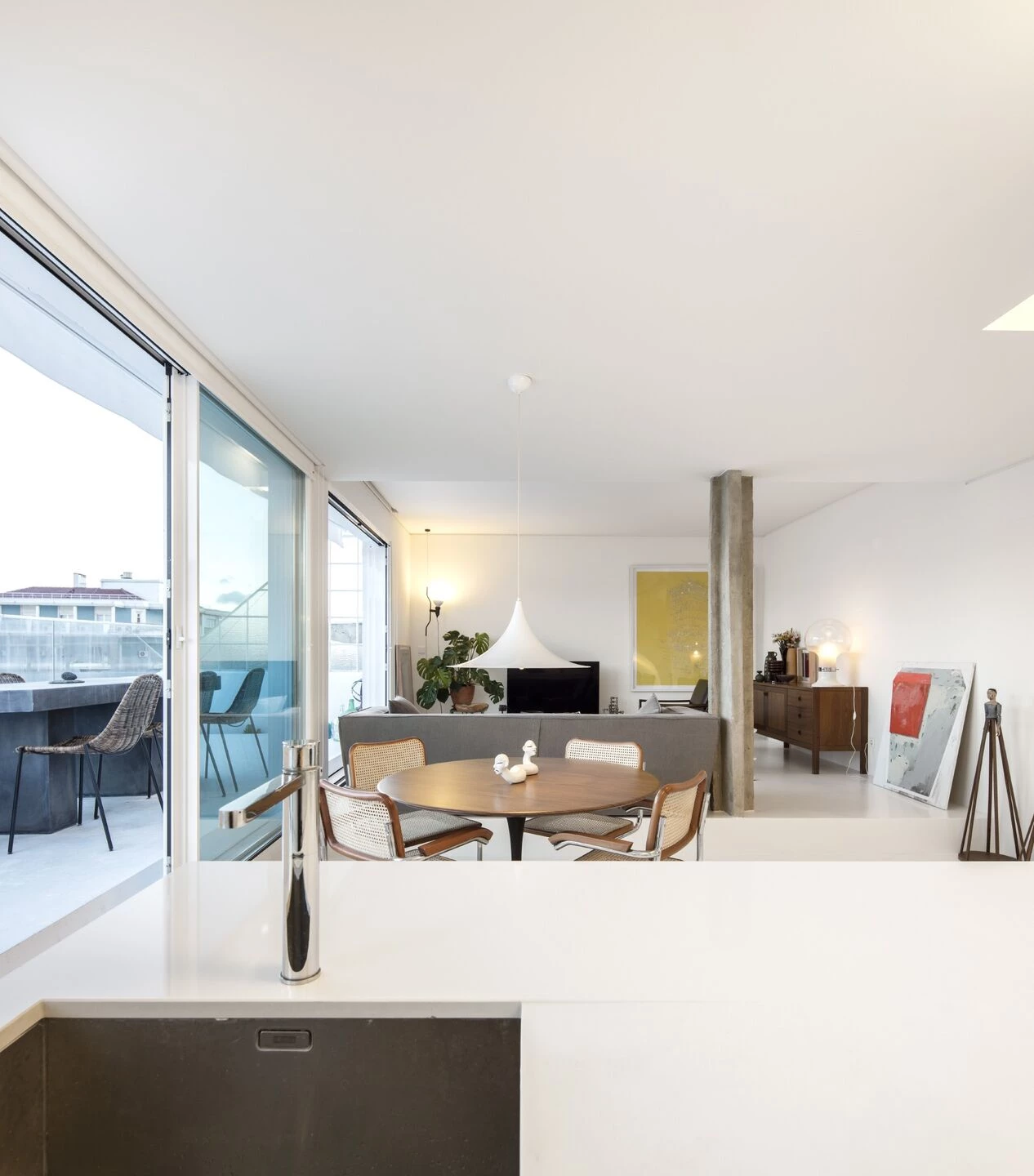 里斯本顶层公寓,白色简约风营造明亮空间-36