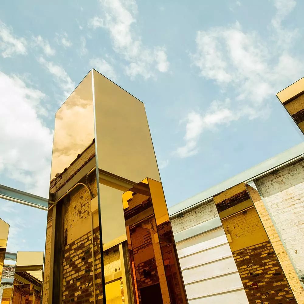 《城市精神》装置，纽约镜像柱营造诗意空间-15