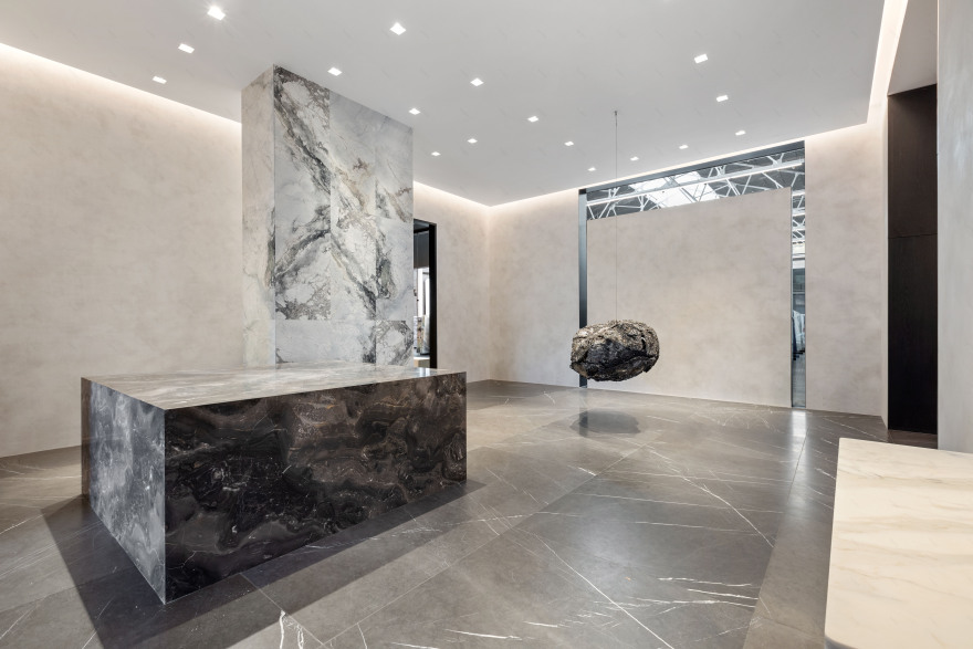 纽约布鲁克林海滨前军工厂变身奢华石材展示厅丨美国纽约丨Bando x Seidel Meersseman-12