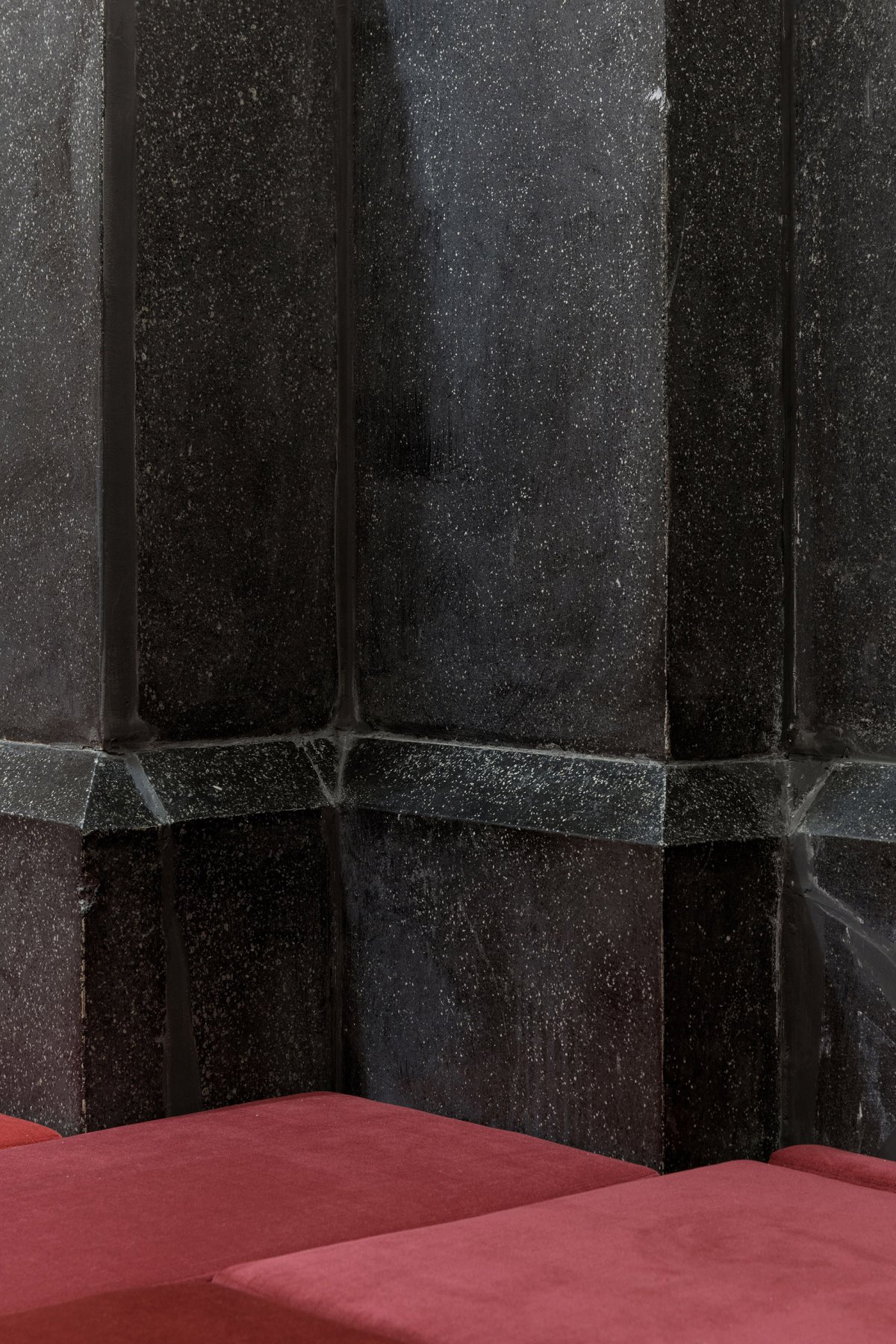 Sacral Spaces 教堂里面的神圣乐园-15