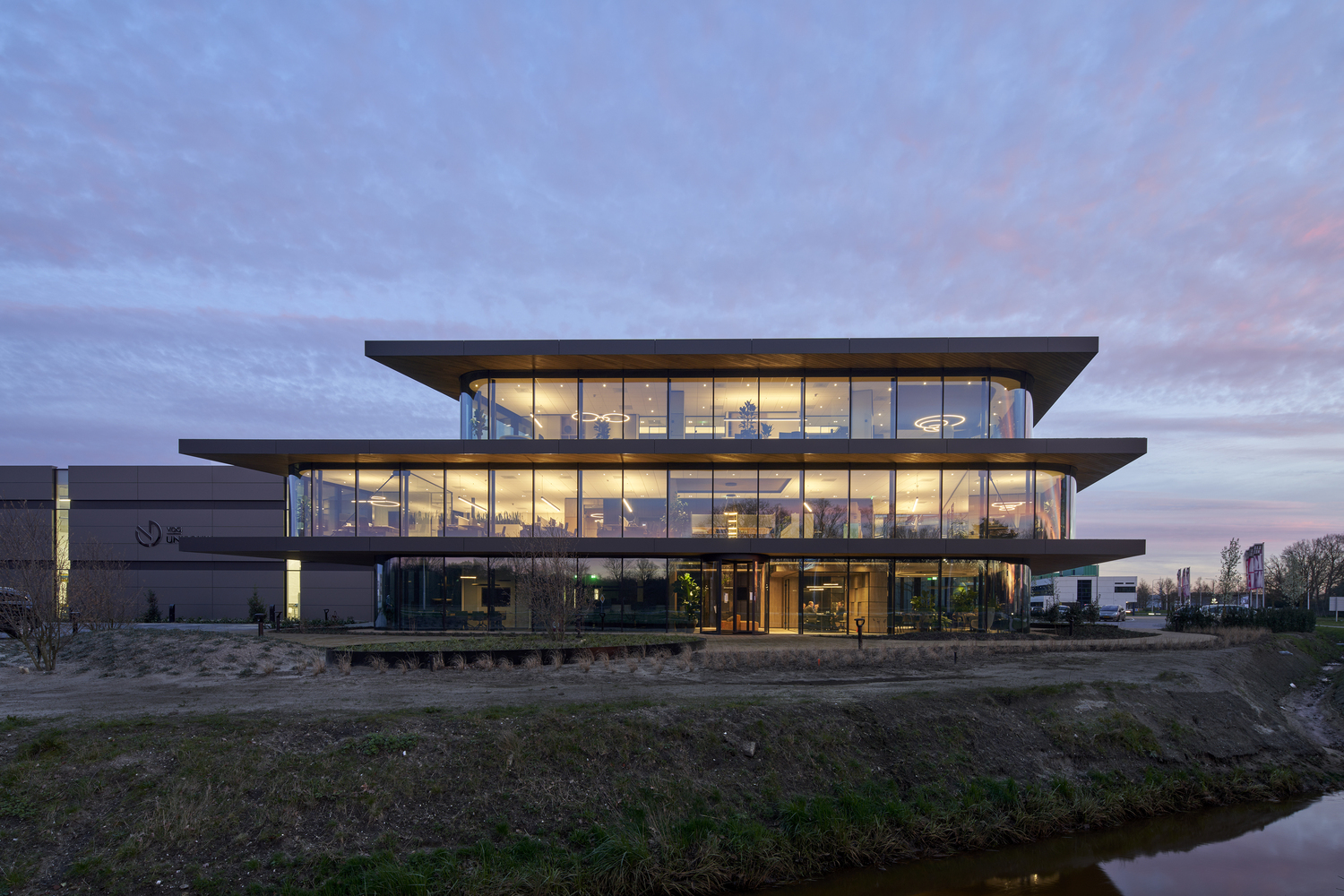 荷兰 VDG 总部大楼,绿色环境中的现代办公空间-24