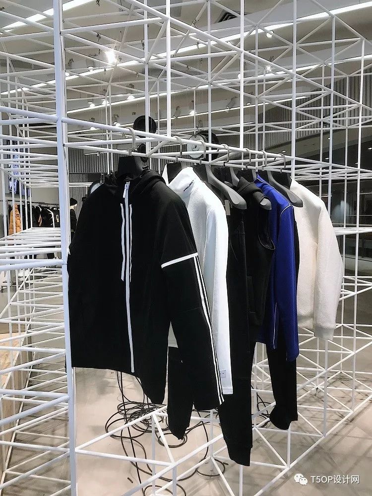 用问题来做设计 AND.G潮牌店设计-9