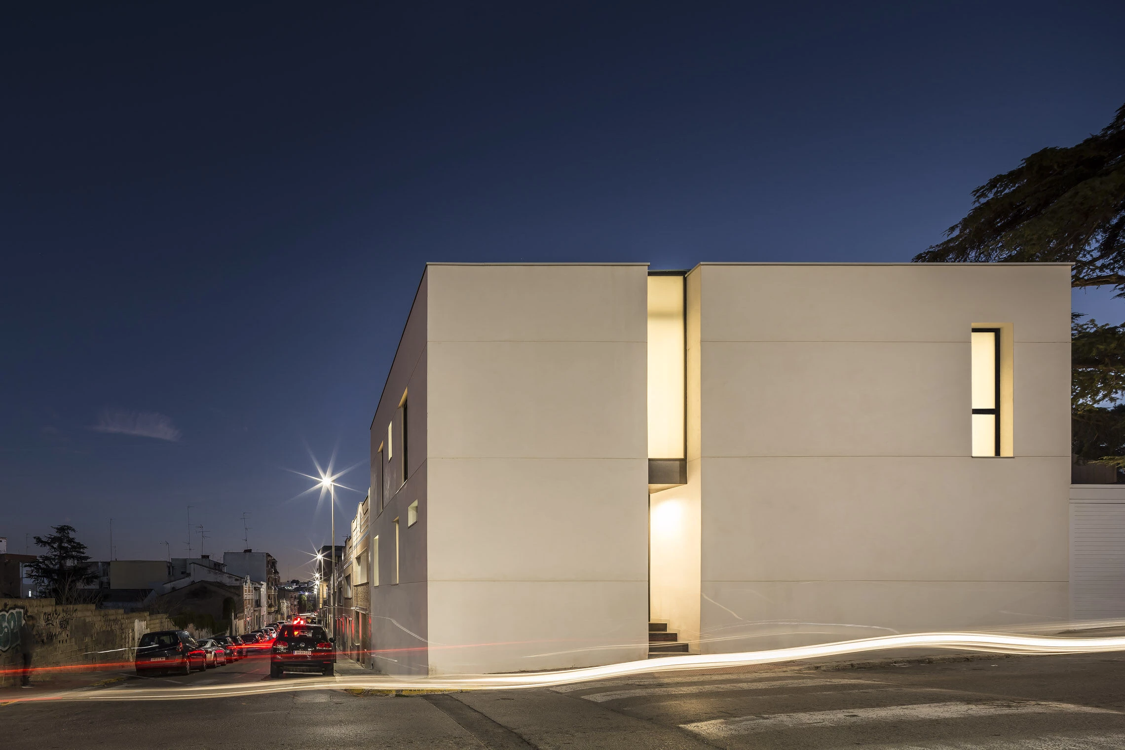 西班牙 Godella 简约现代别墅设计-23