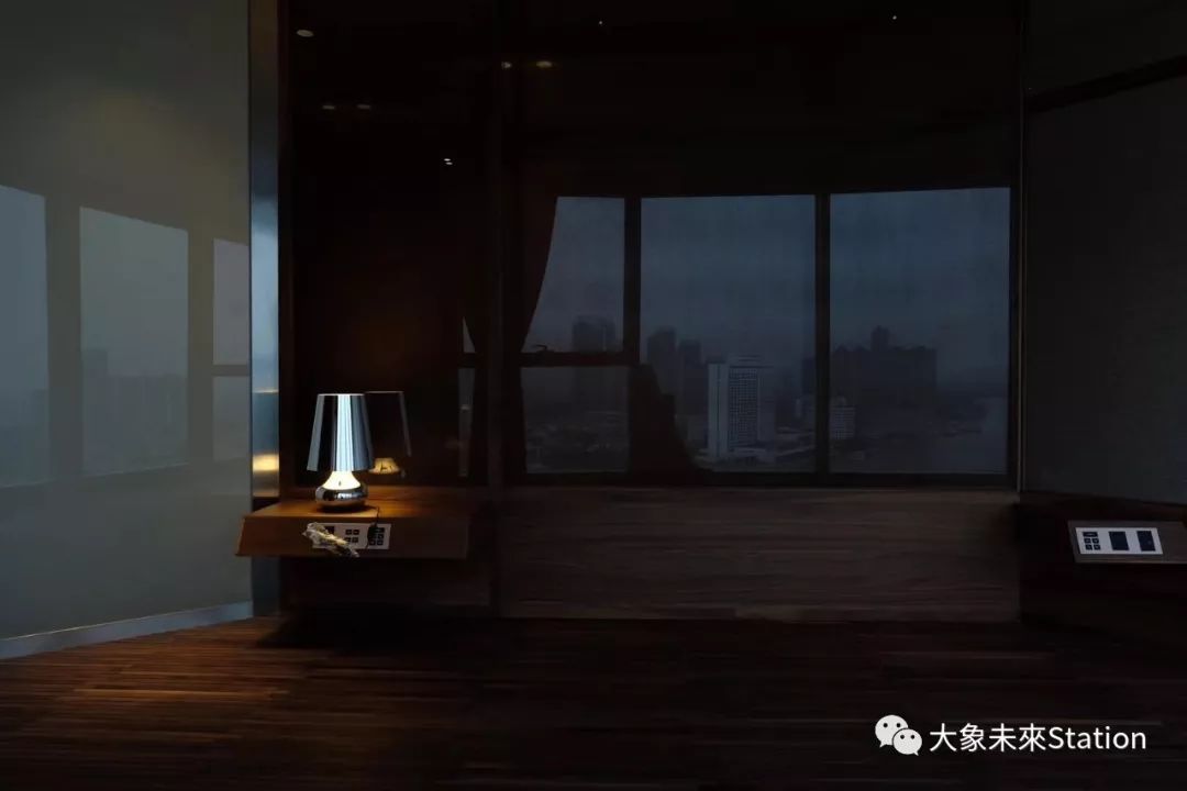 珠江畔的天誉半岛杨宅,融入 270 度江景的现代设计-107