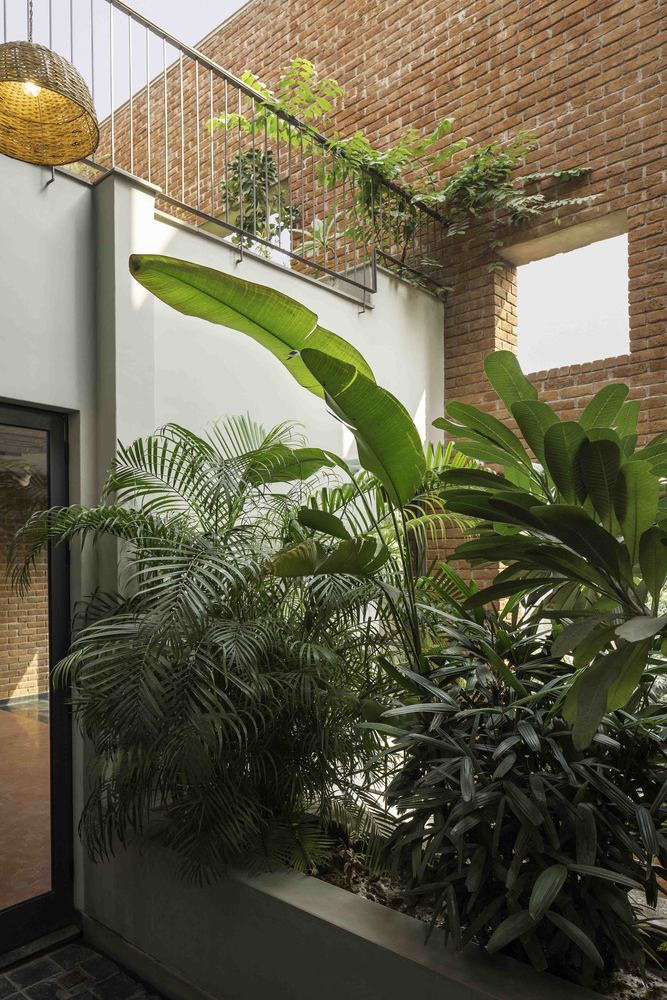 砖墙面纱 · 新德里拥挤社区中的宁静绿洲-72