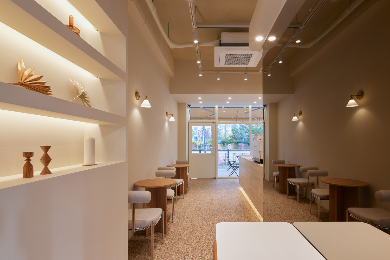 温馨舒适的 9 平米南阳주咖啡厅设计-5