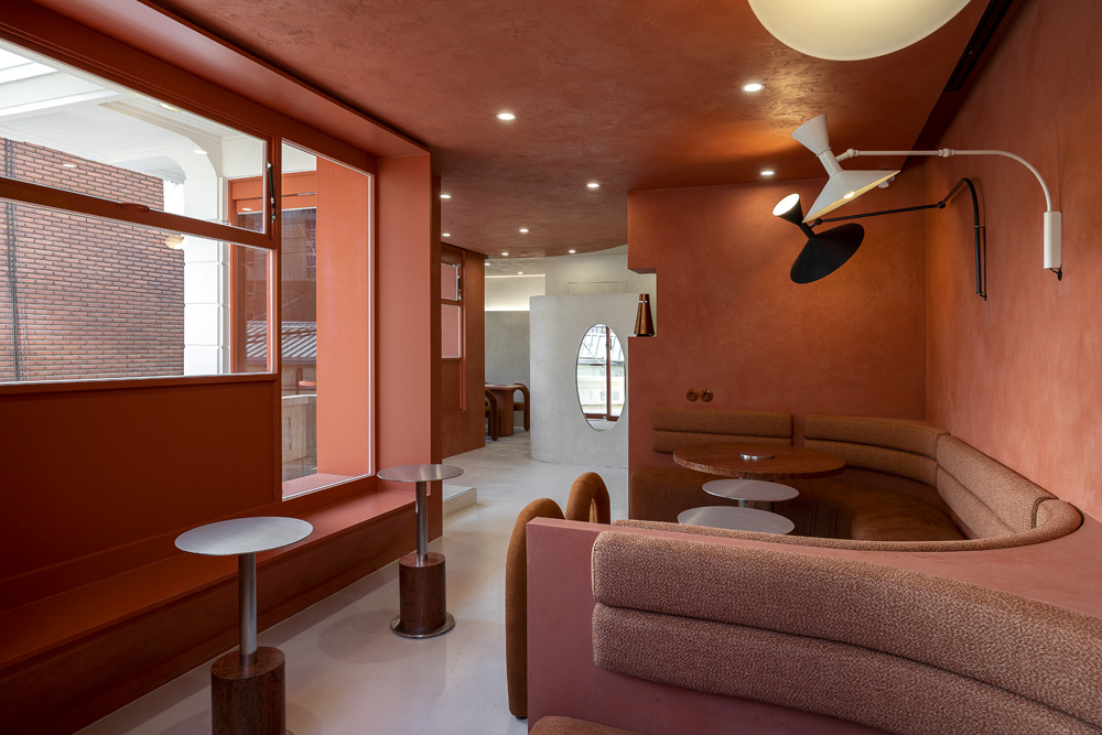 红石咖啡厅 | 卡雅尼的 30 平米极简咖啡天堂-9