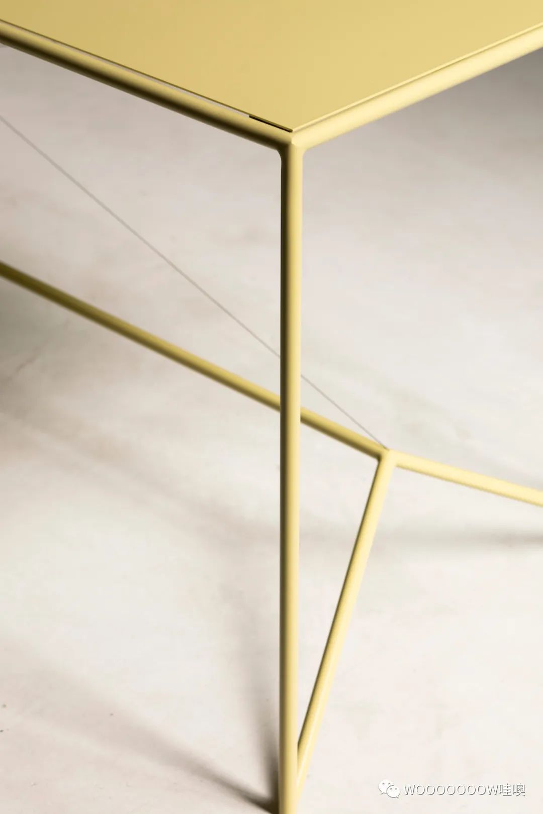 色彩斑斓的比利时手工钢制桌子-9