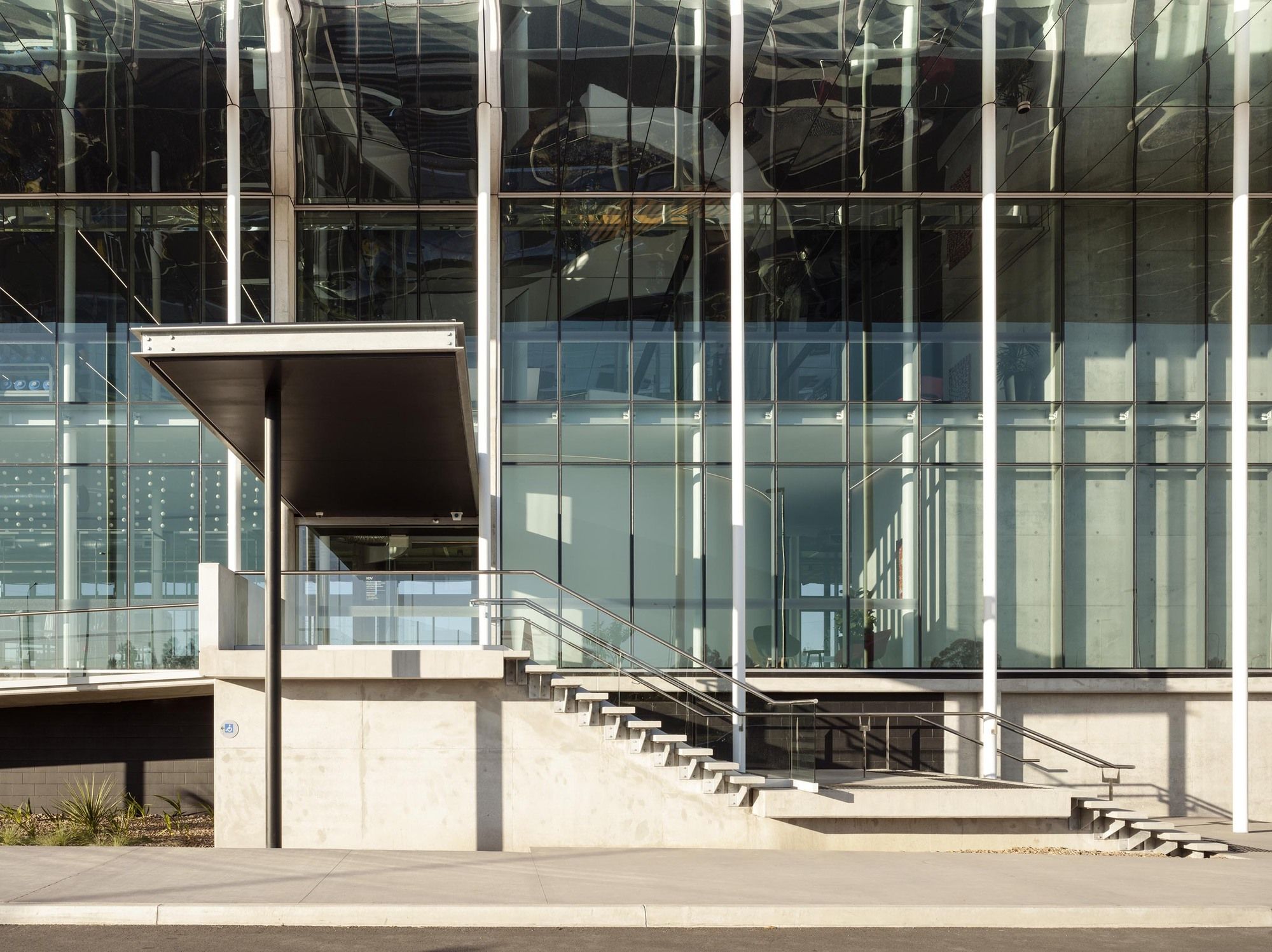 澳大利亚黄金海岸 KDV 高尔夫网球学院——现代优雅的体育中心-17