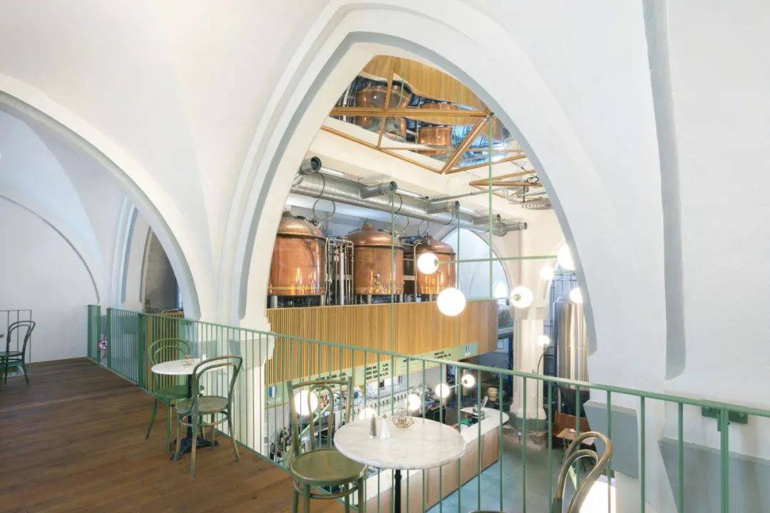 教堂改造的荷兰酿酒厂酒吧-18