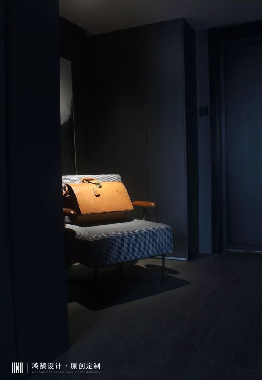 个性混搭风,60㎡独居 LOFT 打造观影办公居住一体化空间-33