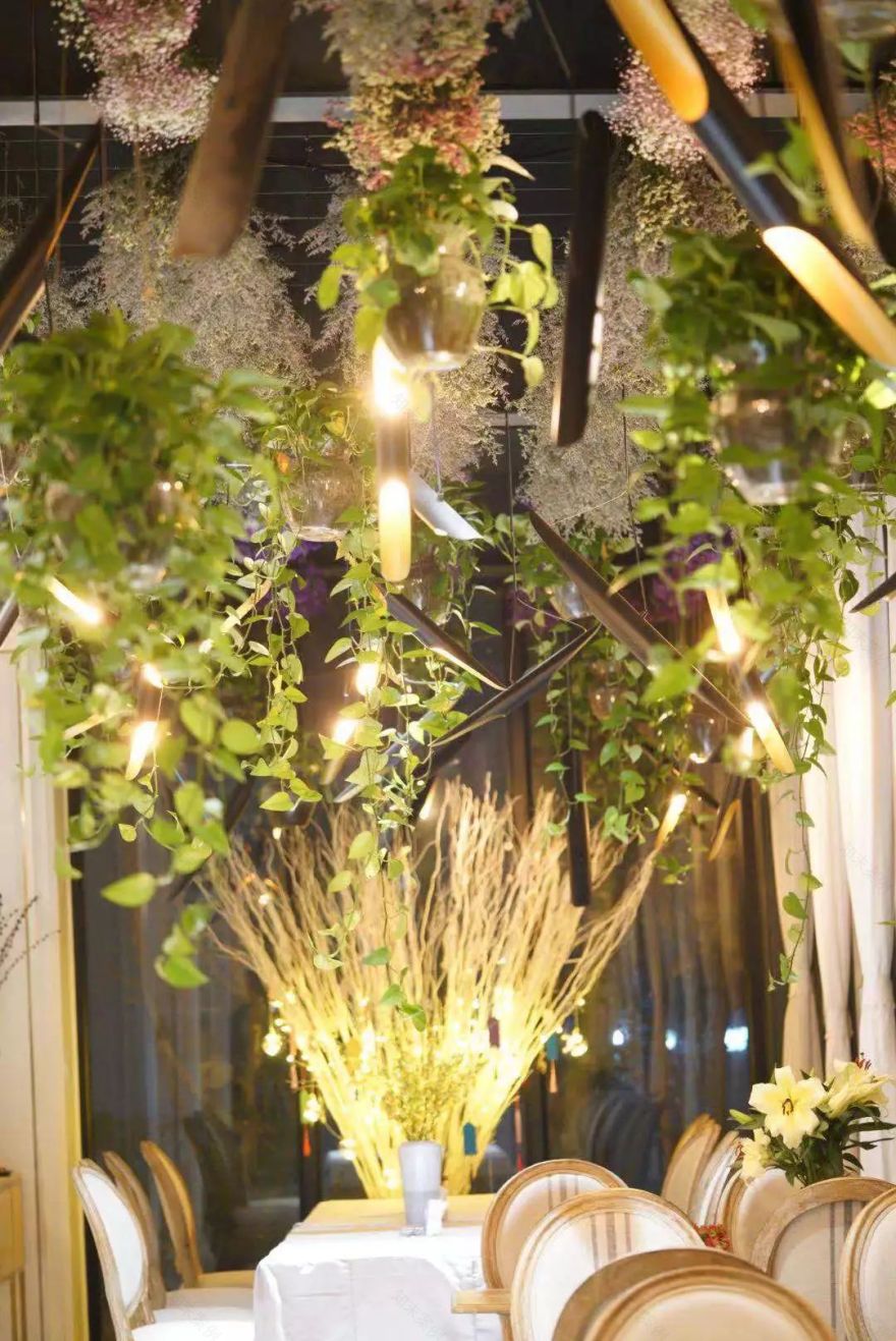 浪漫花艺装点白鲸餐厅,温暖冬日空间-18