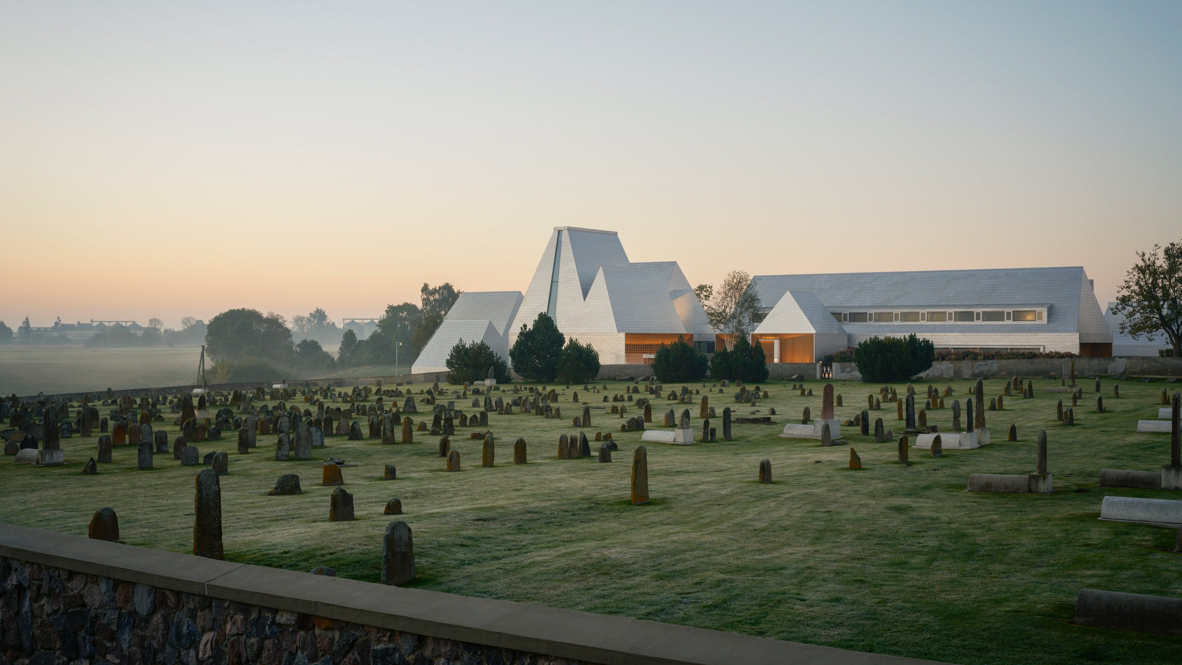 失落的 shtetl 犹太博物馆

注：shtetl是一个源自意第绪语的词汇，指东欧犹太人聚居的小镇，在英语里也常直接使用该词，没有完全对应的准确中文词汇，这里保留英文未译 丨立陶宛丨Lahdelma & Mahlamäki Architects-0