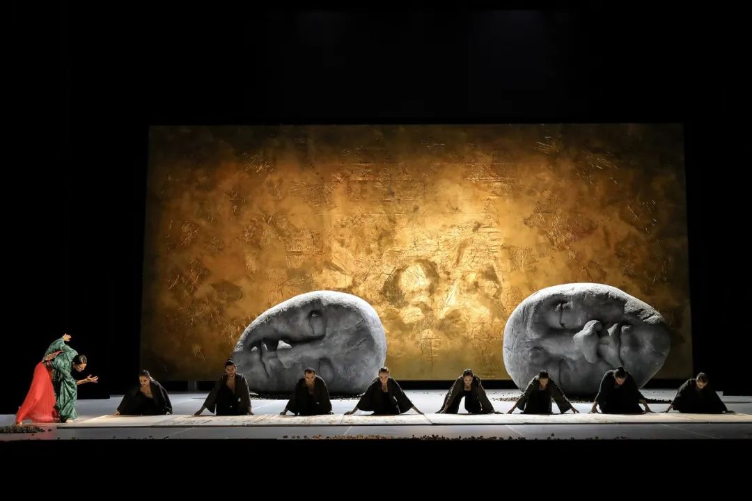 舞台魔法师 | 塞巴斯蒂安·汉纳克的震撼空间美学-5