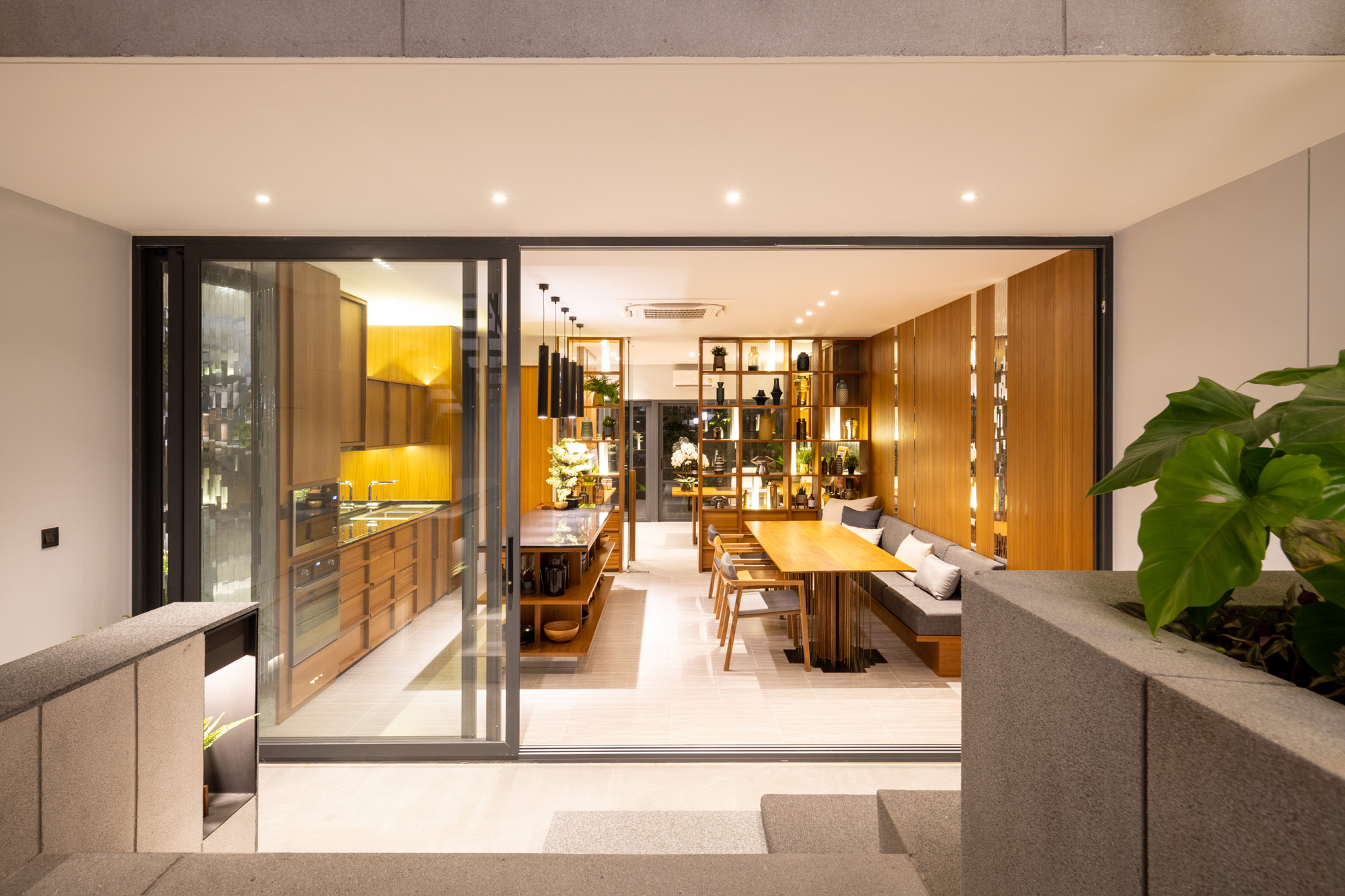 Courtyard Pattanakarn Residence / baan puripuri-45