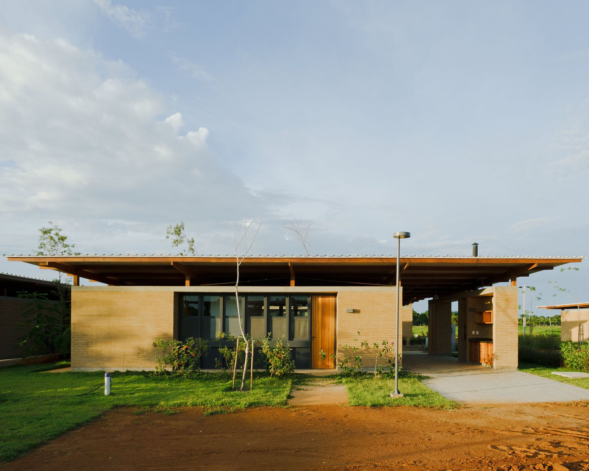Fazenda Canuanã School Staff Village / Rosenbaum + Terra e Tuma Arquitetos Associados-15