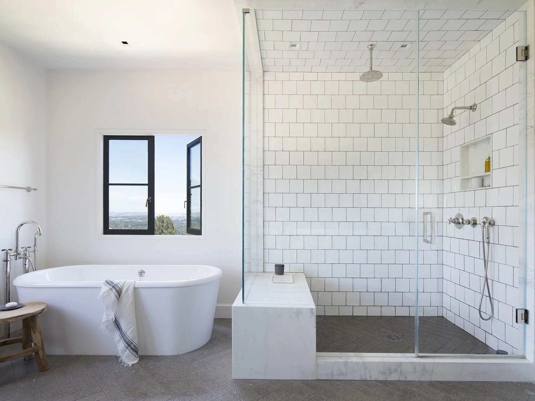 拉斐特·安·洛恩加特室内设计公司

注：Interiors常见用于室内设计、室内装饰等业务相关公司名称中，这里结合语境翻译为室内设计公司 若实际情况并非如此，可根据具体背景调整 丨美国-51