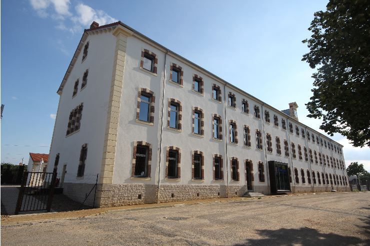 将皮蒂耶军营旧军械库改建为护理培训学院项目丨法国丨ACA建筑师及合伙人事务所,PLUS 2 PAYSAGE景观事务所-2