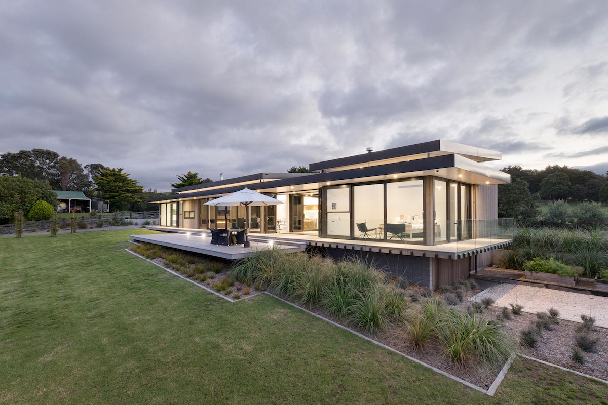 Lakes Edge light, airy holiday home by ChowHill Architects   CAANdesign  Architecture and home design blog-26
