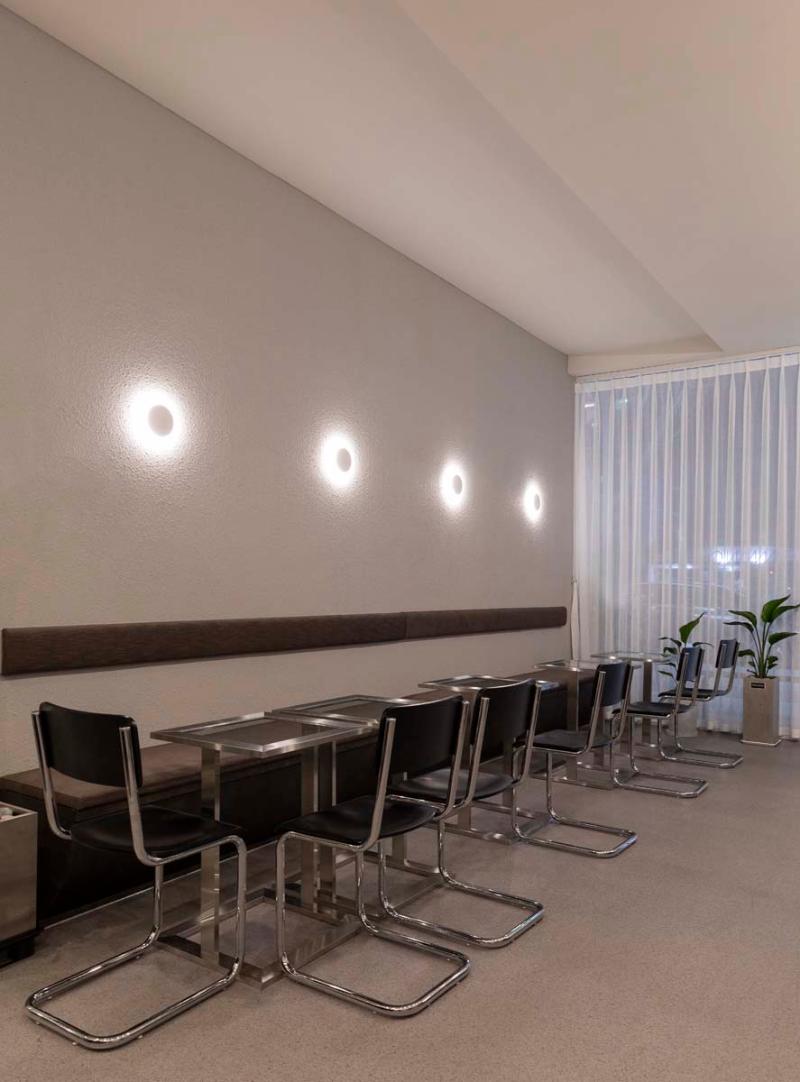 黑白光影中的 13 坪咖啡空间-10