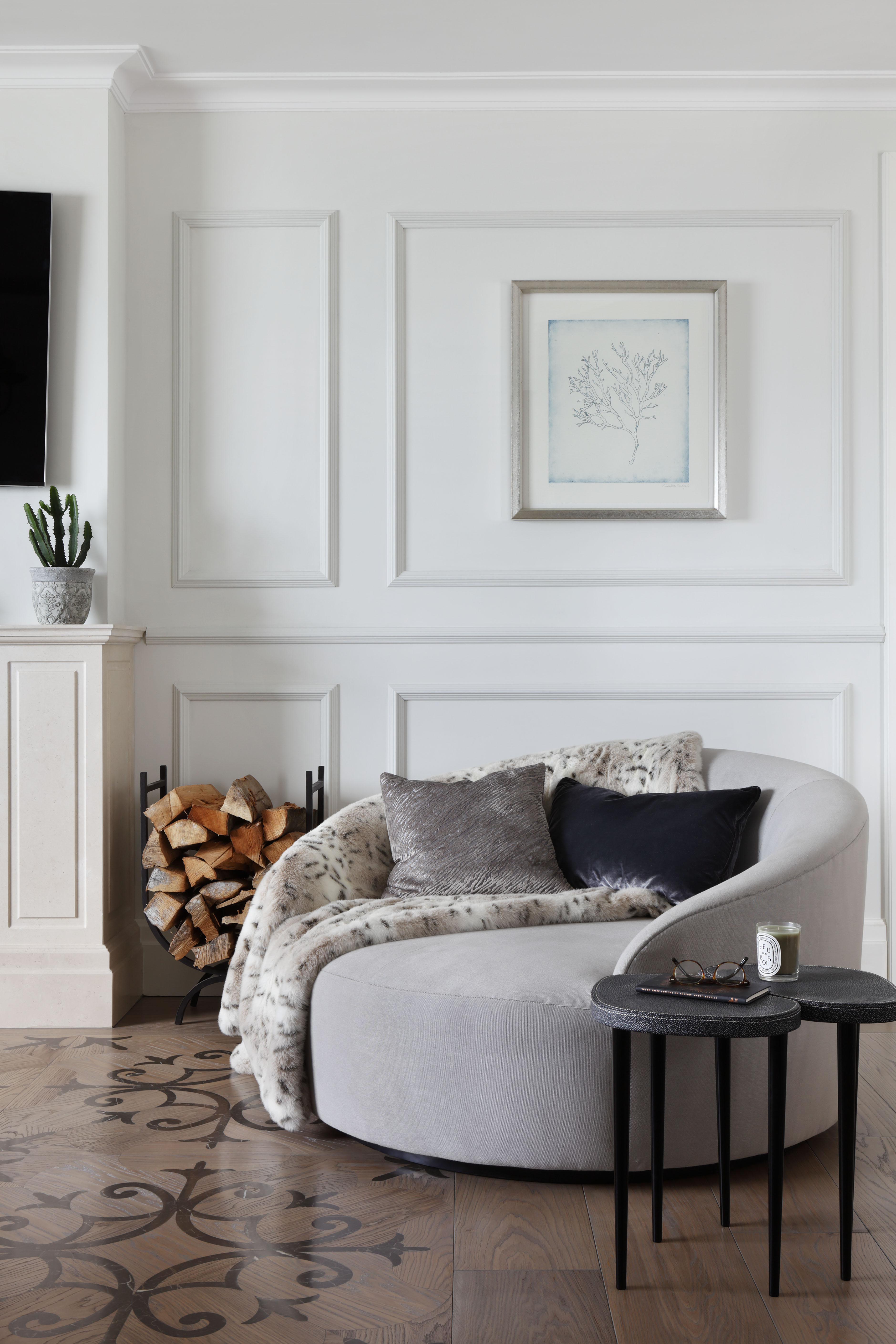 湖景别墅；湖畔小屋（在无更多上下文时，结合常见表达这么确定，湖景别墅相对更常用湖景住宅的概念，湖畔小屋更偏向位于湖边的小房子意思，下面统一按湖景别墅输出译文  ）
湖景别墅丨意大利丨Oliver Burns Studio-14