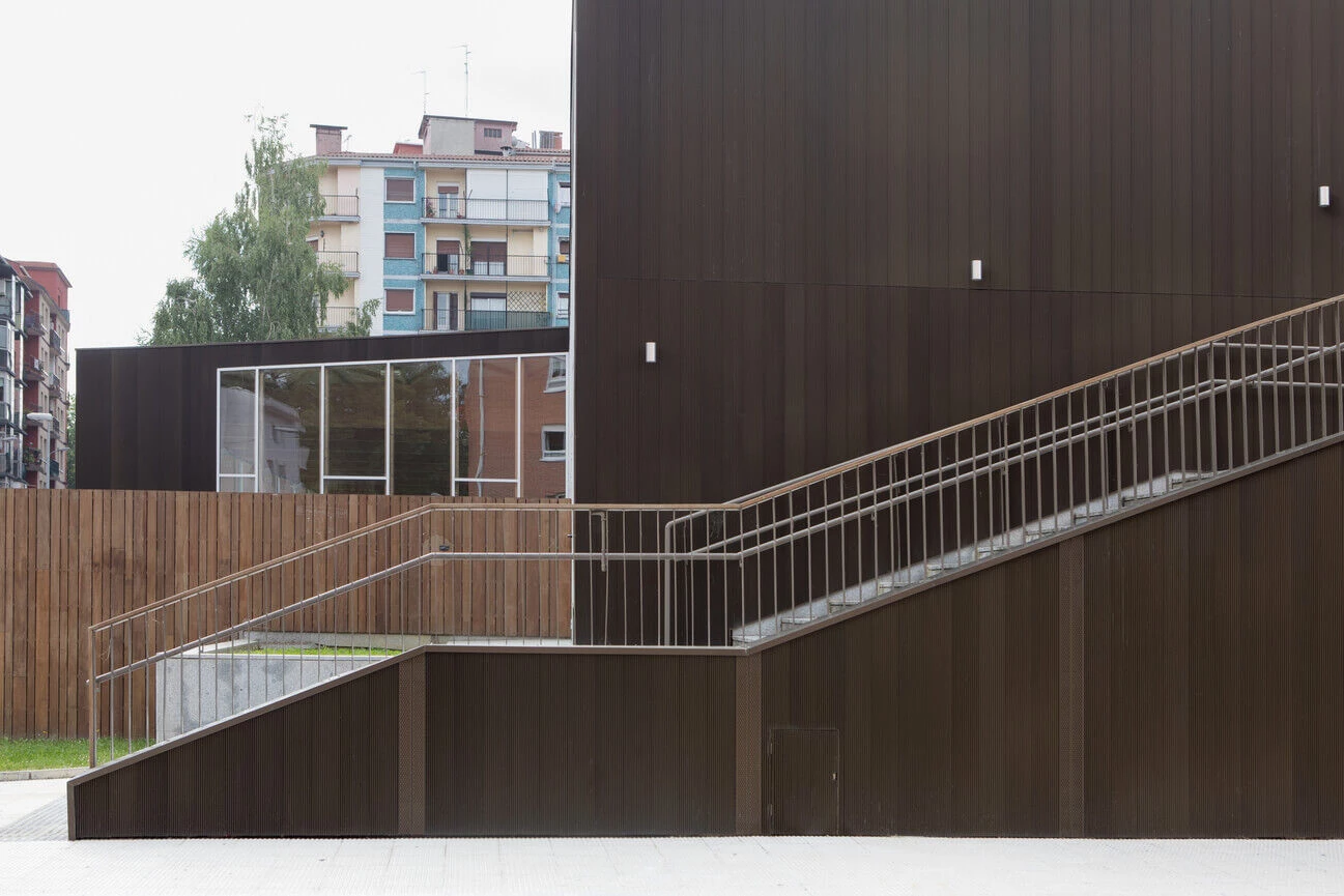 埃尔纳尼游泳池丨西班牙丨Uzcanga Architects-18