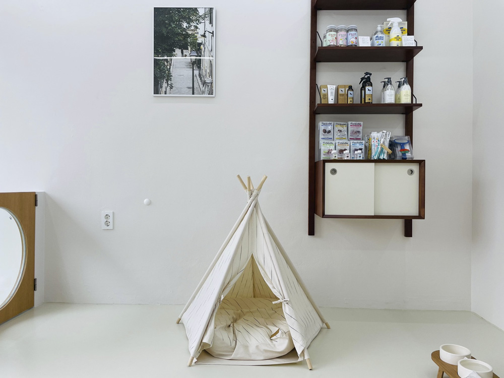 白色简约美容沙龙设计，展现极致舒适体验-3