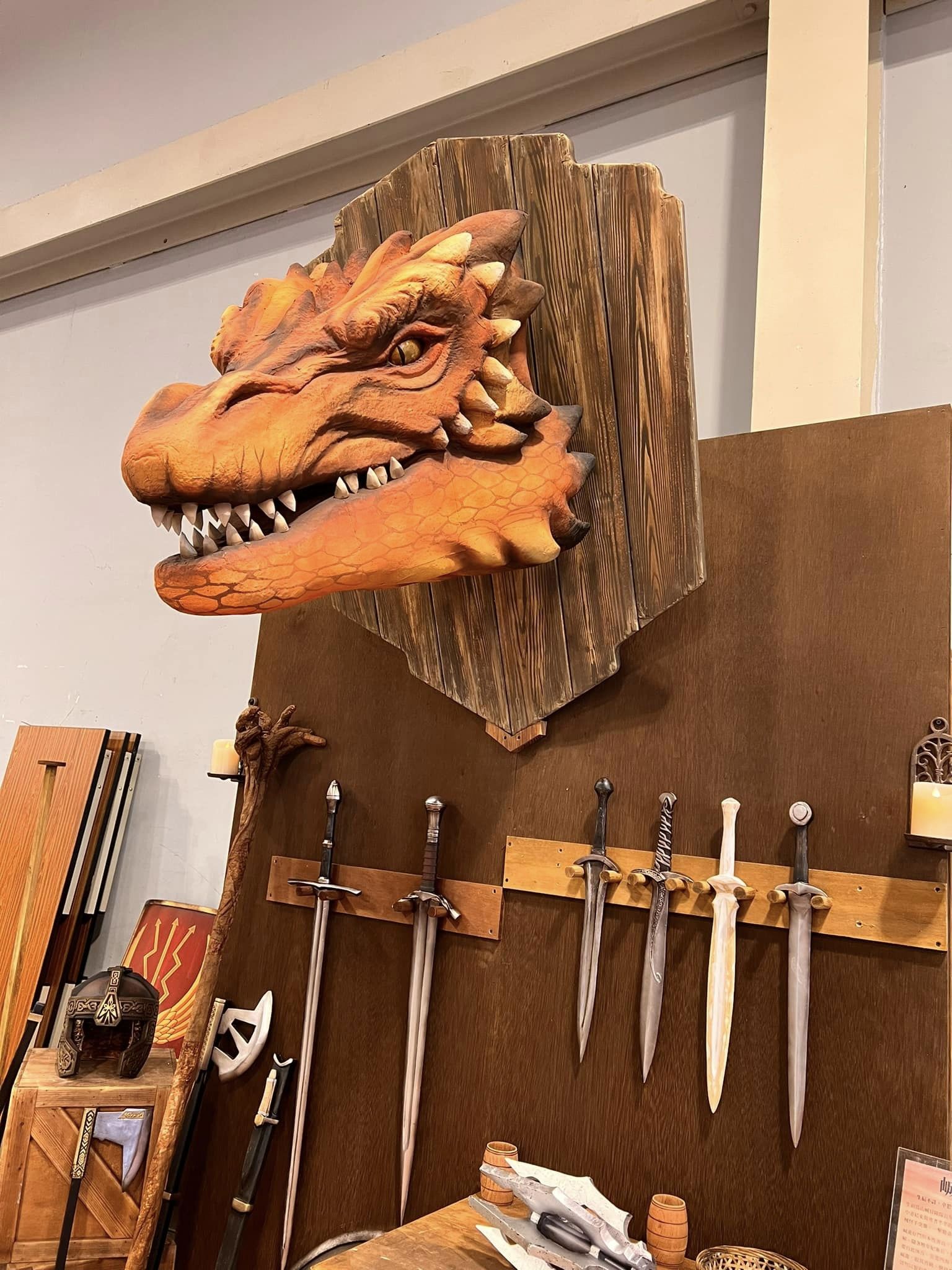 《魔戒现身:武器「剩」战》展场布景道具制作设计丨袁浩程团队-20