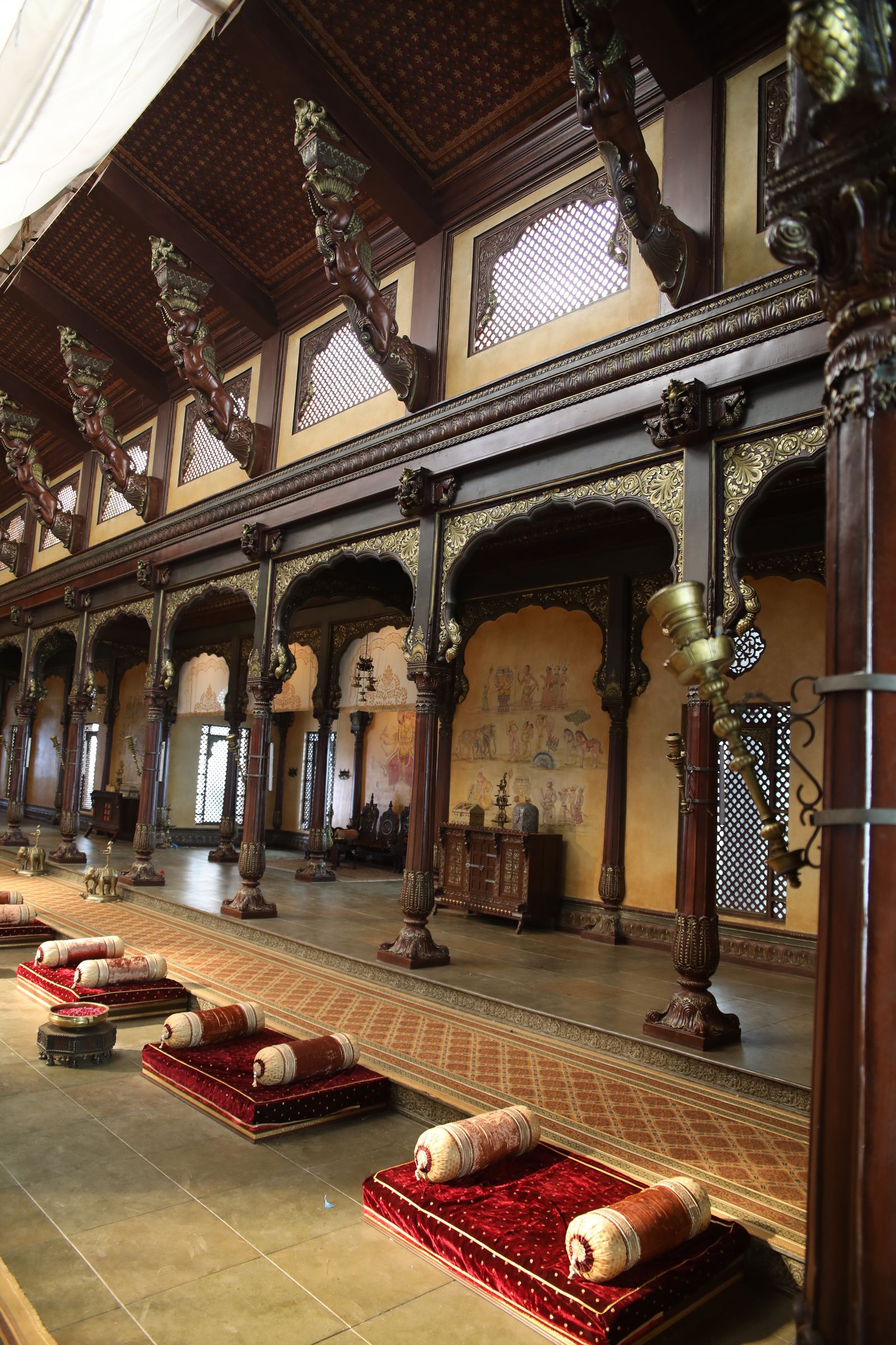 电影《Chhaava》室内场景（法庭）设计丨Subrata Chakraborty和Amit Ray-33