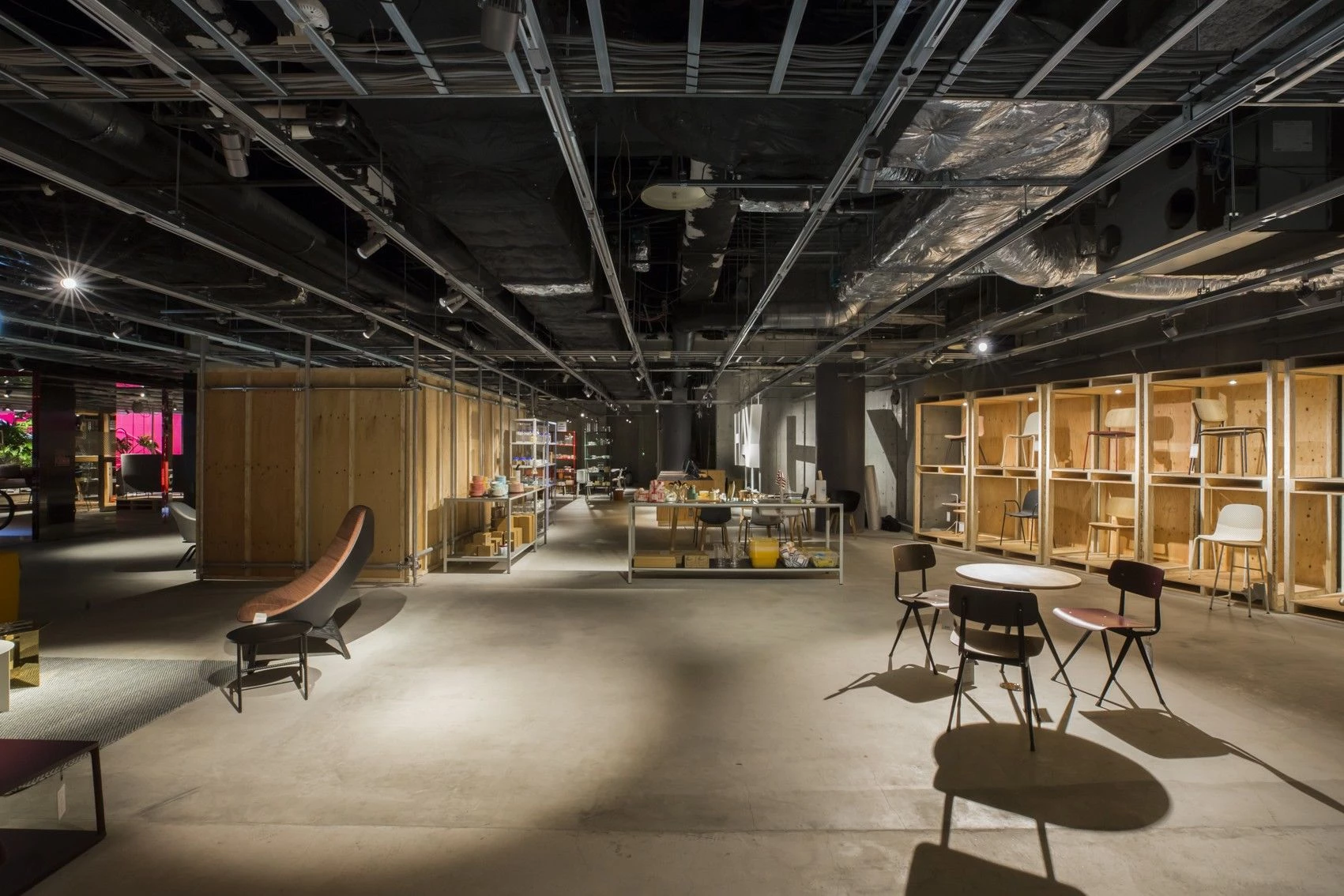 东京 HAY 旗舰店 | 灵活可变的家具系统空间-17