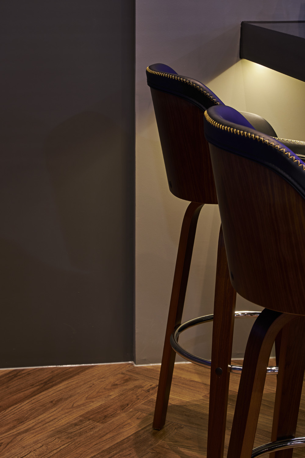 照明点睛，20 坪现代酒吧的精致氛围-10