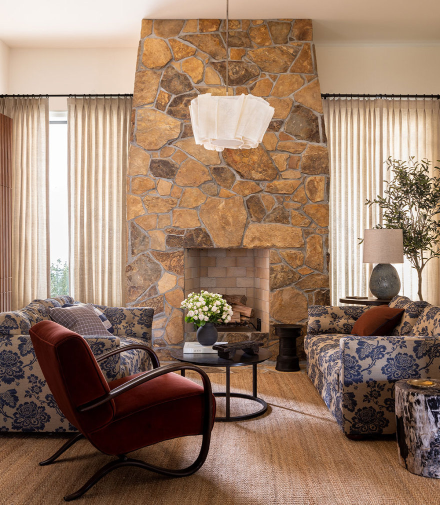 西雅图福克斯岛传统住宅 | 花卉图案与深色对比的完美结合-19