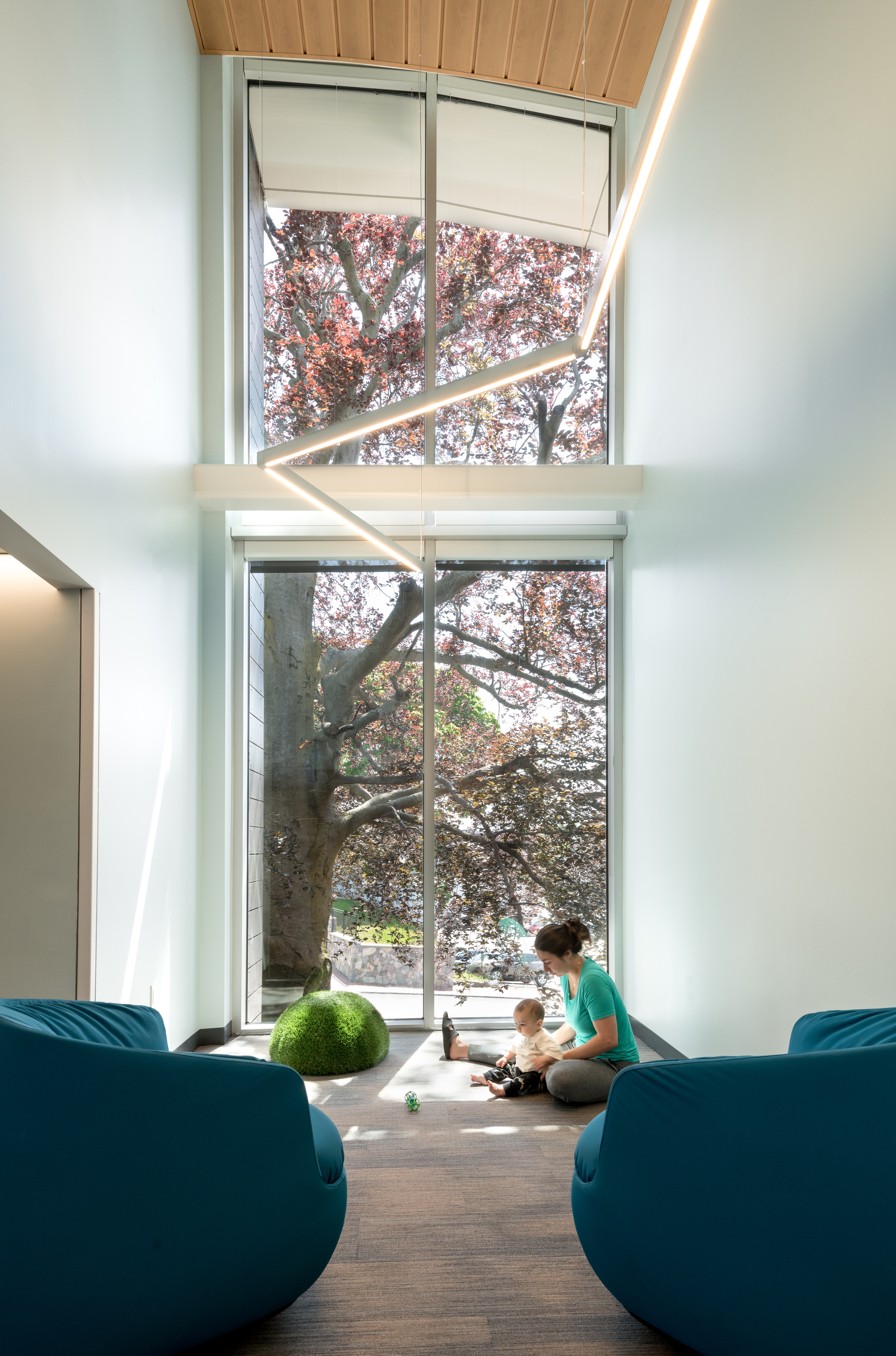 Charlotte & William Bloomberg Medford Public Library / Schwartz/Silver Architects-53