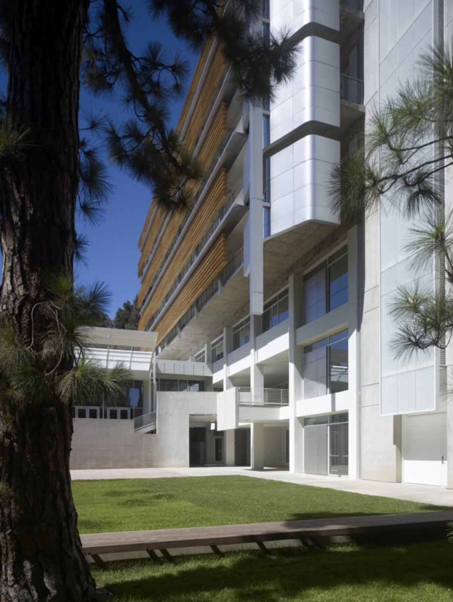 UCLA Eli - Edythe Broad Art Center Richard Meier-3