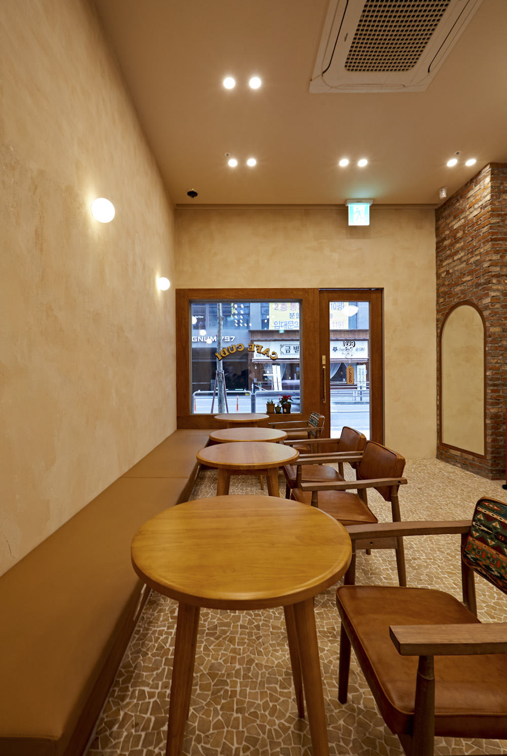 14 坪温馨小咖啡馆的室内设计-10