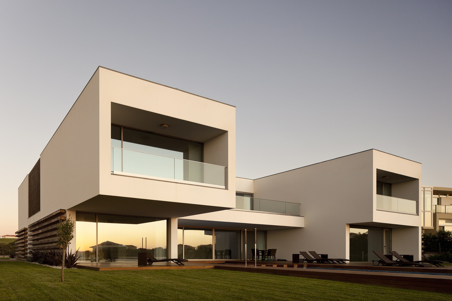 葡萄牙 Obidos 海滨别墅 | 室内外和谐共生的绿意空间-32