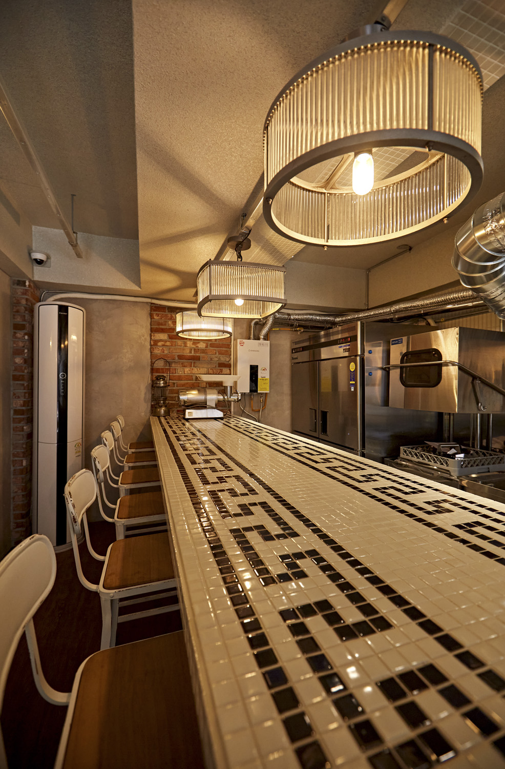 "现代简约餐厅设计 - 8 平米小空间的完美利用"-14