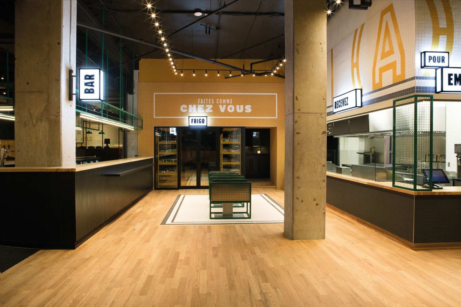 魁北克"À Domicile"工业风餐厅-6