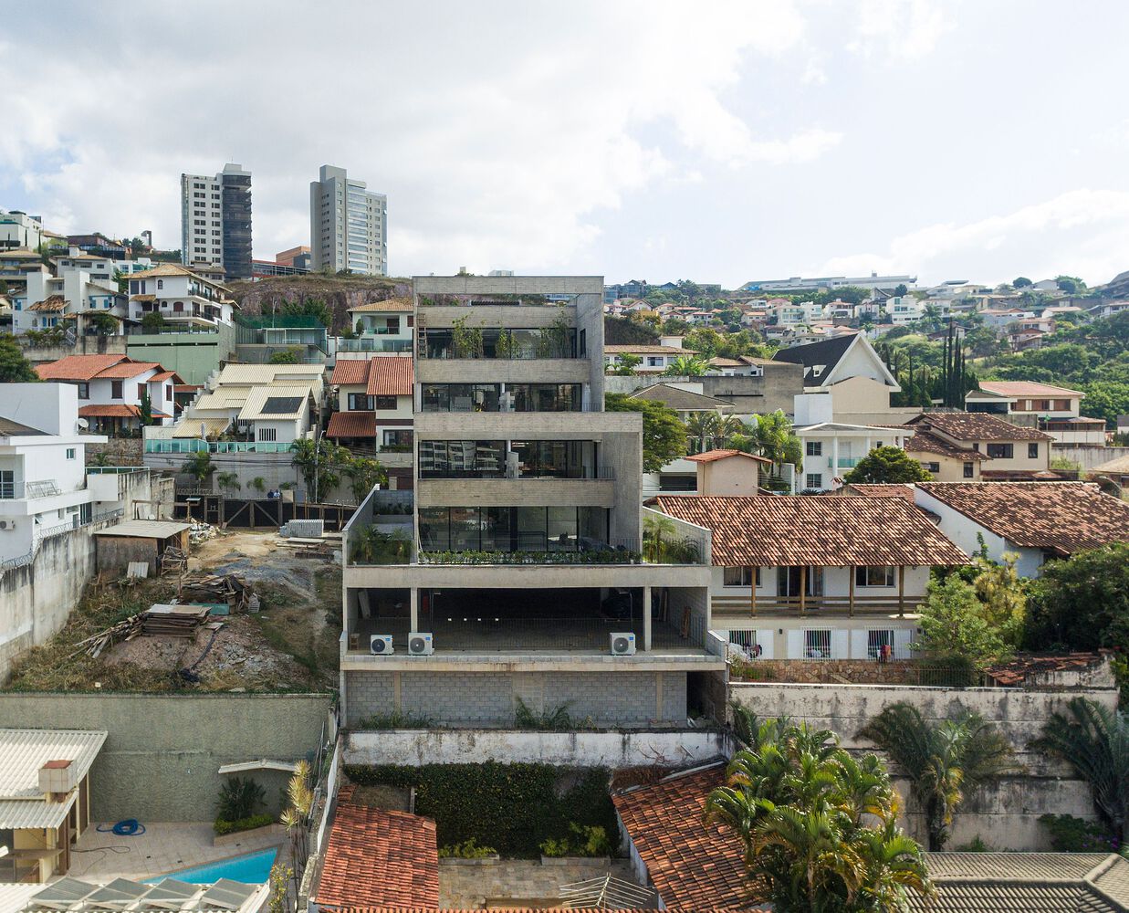 巴西 Bento 公寓建筑 | 简约结构与自然材料的完美融合-27