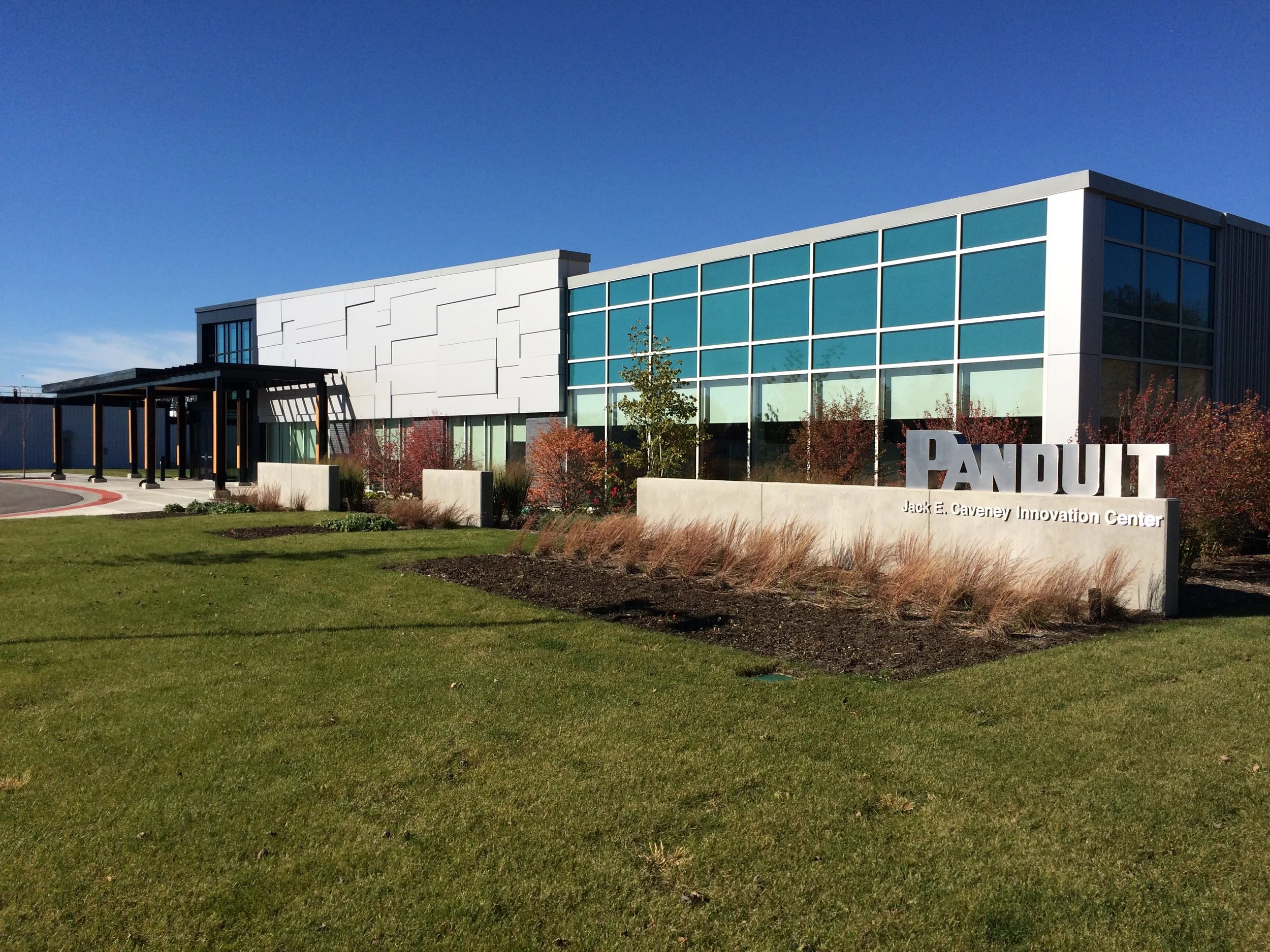 泛达（Panduit）CRD（由于CRD缺乏具体语境，不清楚其确切含义，可能是泛达公司特定的产品、技术或项目相关的缩写，这里按原文保留） 丨美国芝加哥丨Linden Group Architects-1