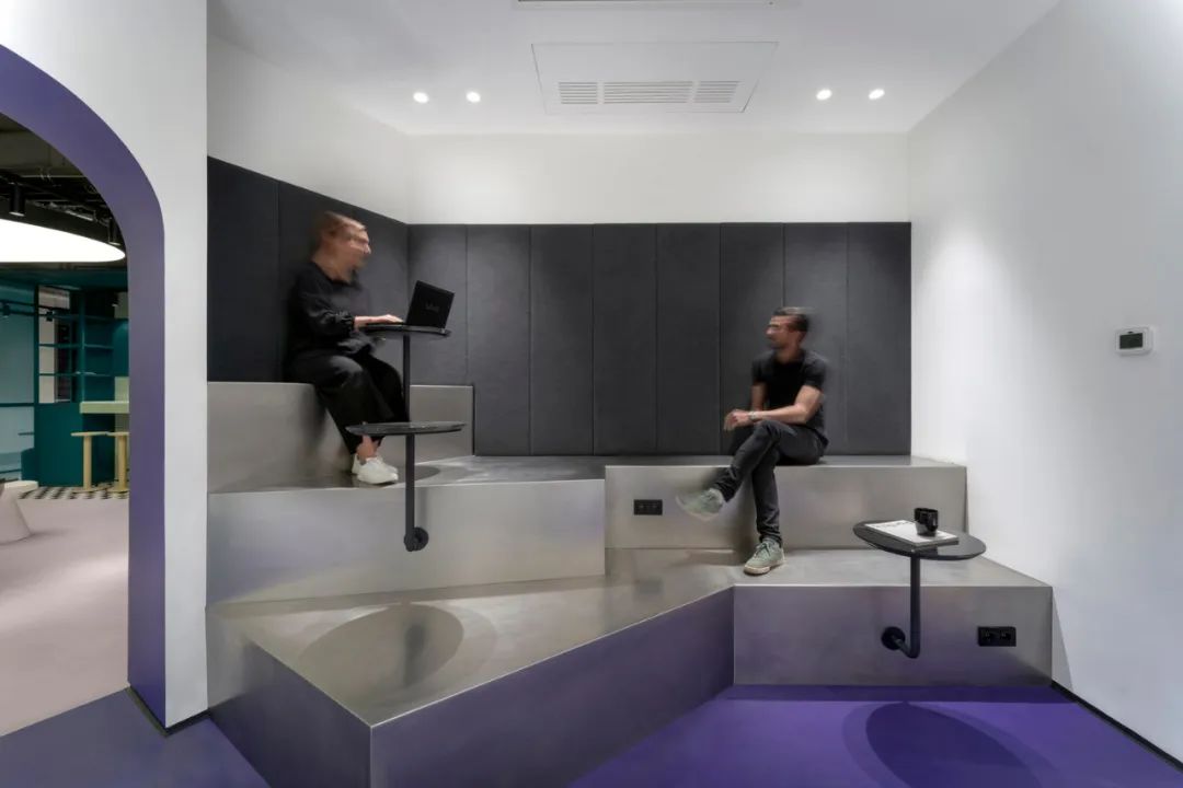 漂浮太空间的化妆品工作室丨波斯花园工作室-11