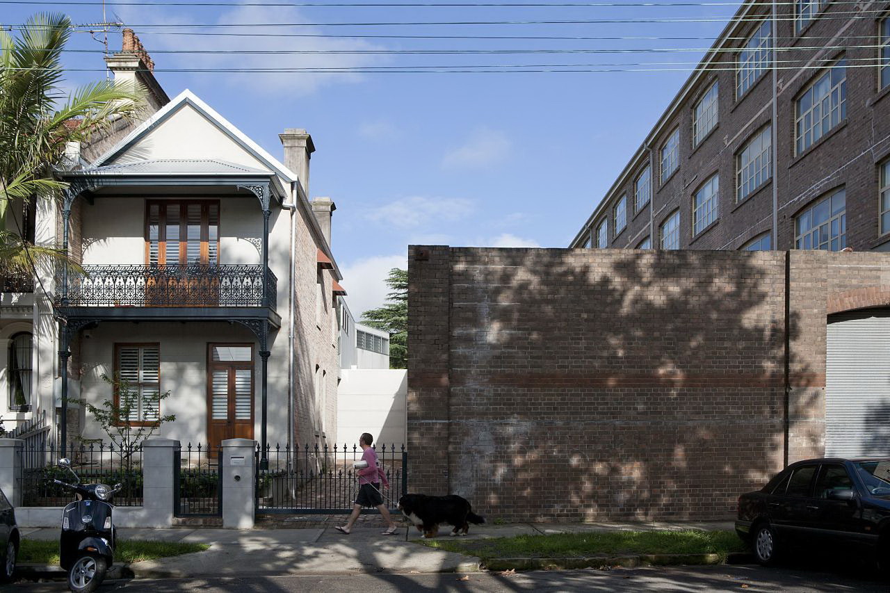 绿意环绕的 CO-AP 紧凑别墅 | 玻璃与自然的完美融合-24