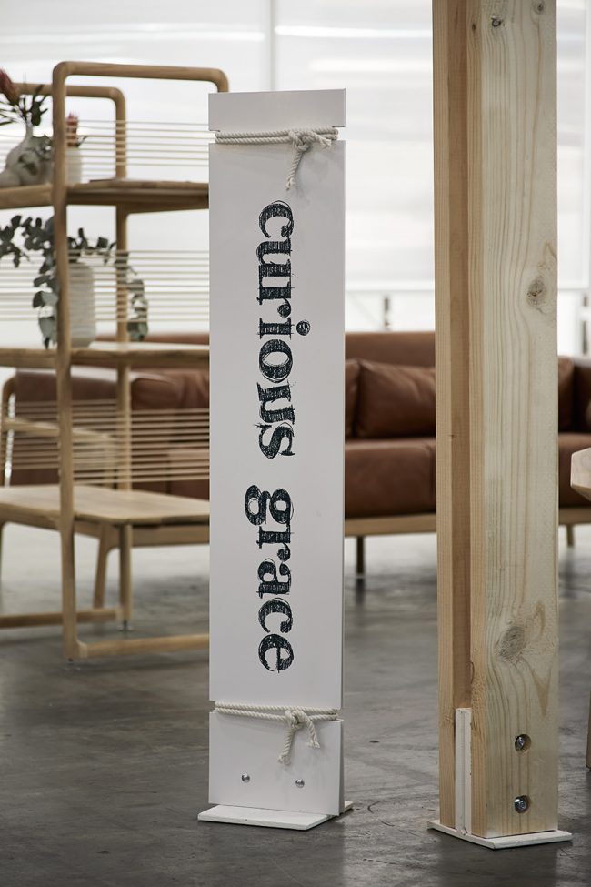 循环展台设计 | Curious Grace 的 360 度家具盛宴-14