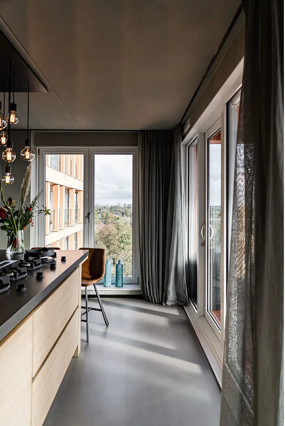 荷兰黑顶时尚公寓的惊艳设计-12